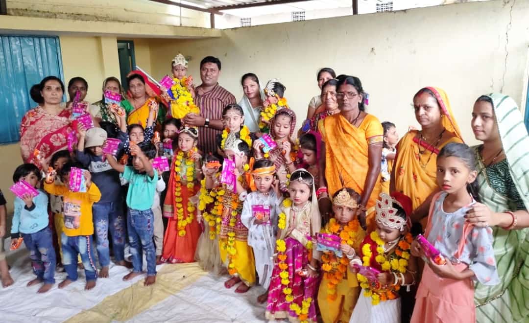Councilor Mrs. Rathore celebrated Janmashtami at Anganwadi center