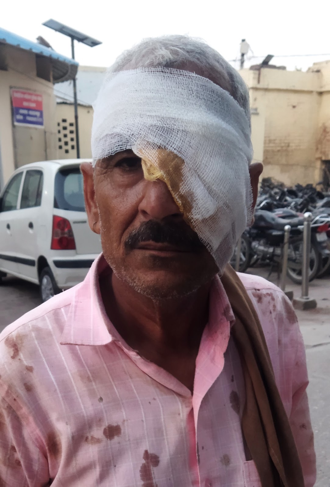 In Deoband, two parties clashed with each other over money transactions