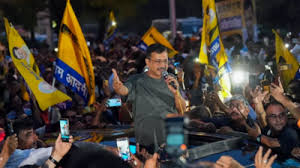 CM Kejriwal became emotional after hugging his mother