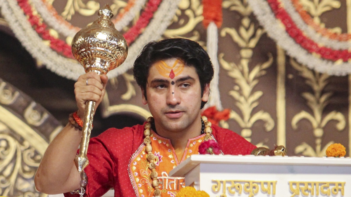 Pandit Dhirendra Shastri's pledge in front of lakhs of devotees on his 29th birthday