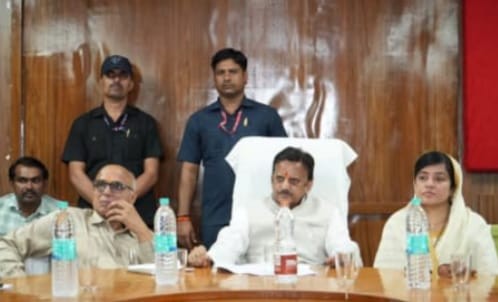 Doctors should adhere to punctuality and treat patients with sensitivity: Deputy Chief Minister Shri Shukla