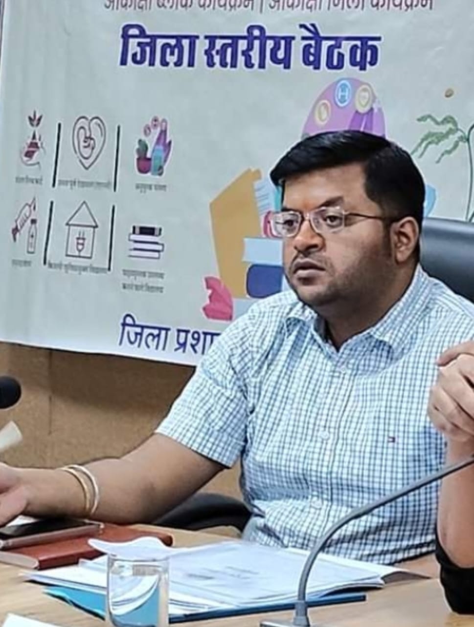 District Panchayat Damoh has achieved the sixth position in the state by earning 4.25 average marks (A') out of 05 marks with special achievement in various schemes