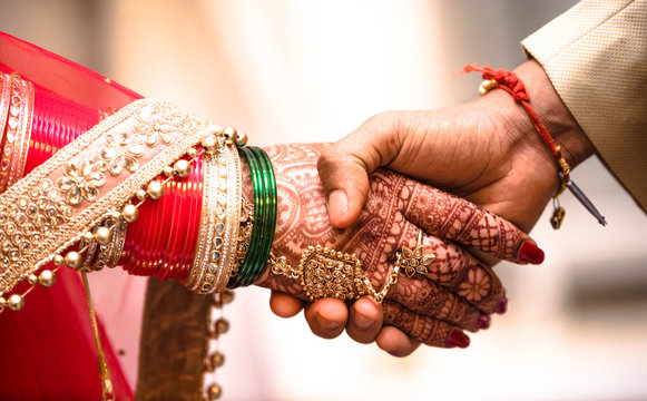 Against the wishes of the family, the lovers got married in the temple