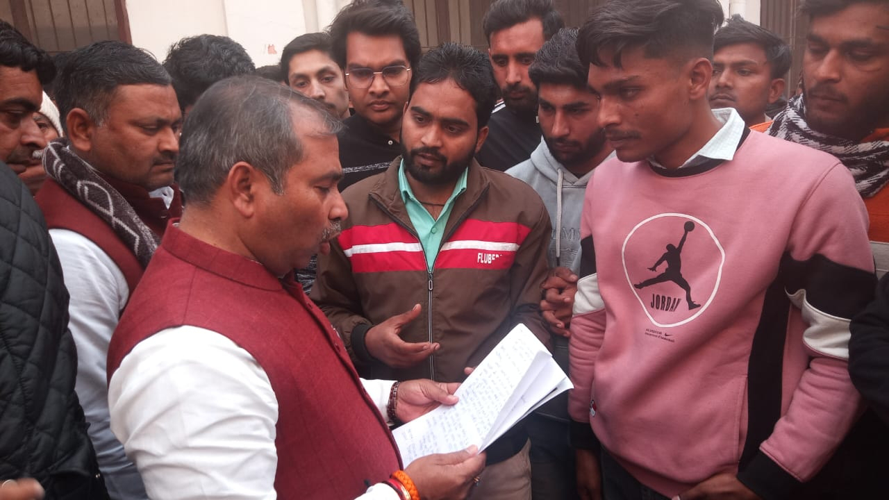 Allegation of leaking of Uttar Pradesh Police recruitment paper,