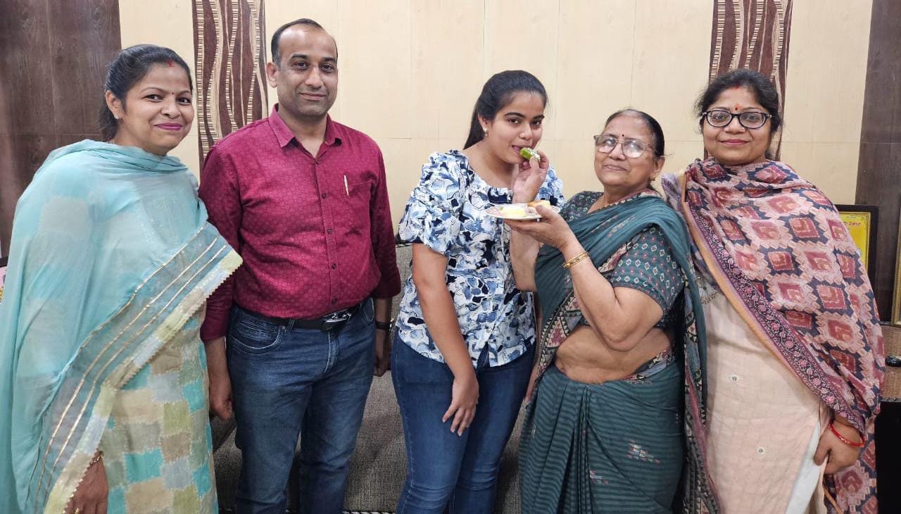 Maitri Bansal, a student of Doon Valley School and daughter of prominent businessman Parag Bansal of Deoband, topped the school by securing 94.4 percent marks in 12th Commerce
