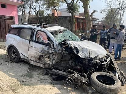 Dumper hits car