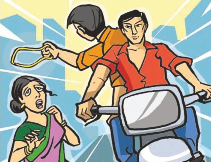 Attempt to snatch chain from woman police officer who came to worship in temple