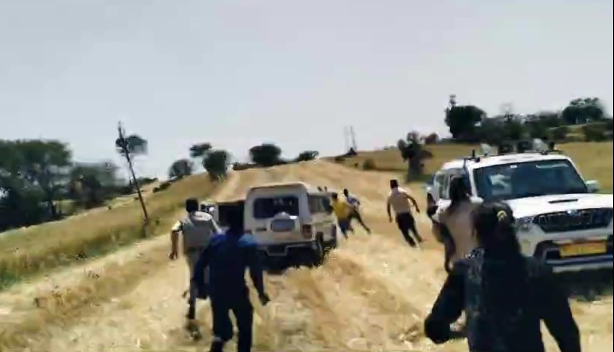 Stones pelted at officers who went to stop illegal mining