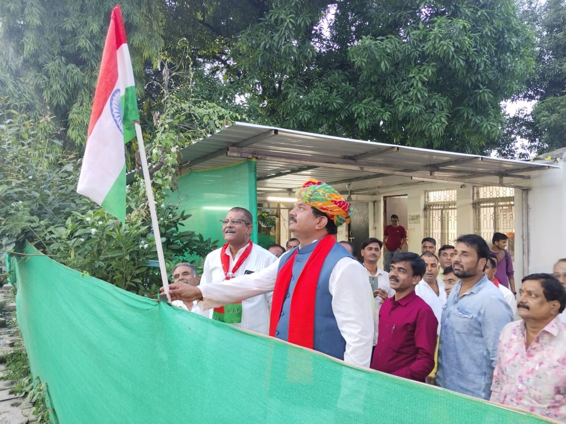 MP Shri Solanki welcomed at MLA office