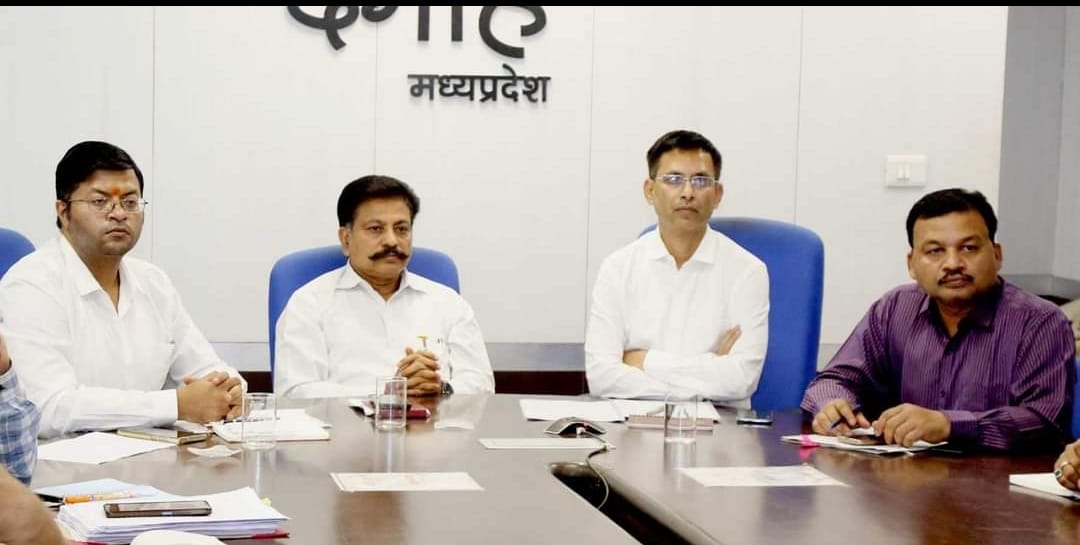 The people of the district bring their problems and complaints, if they are resolved on time, then it is a big step taken by the administration towards good governance
