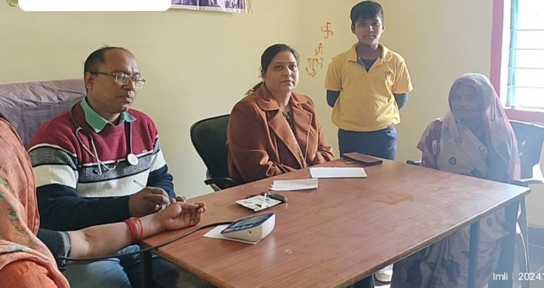 On the recommendation of Gram Panchayat Deputy Sarpanch Ramesh Srivastava, Parivartan Health Education Welfare organized