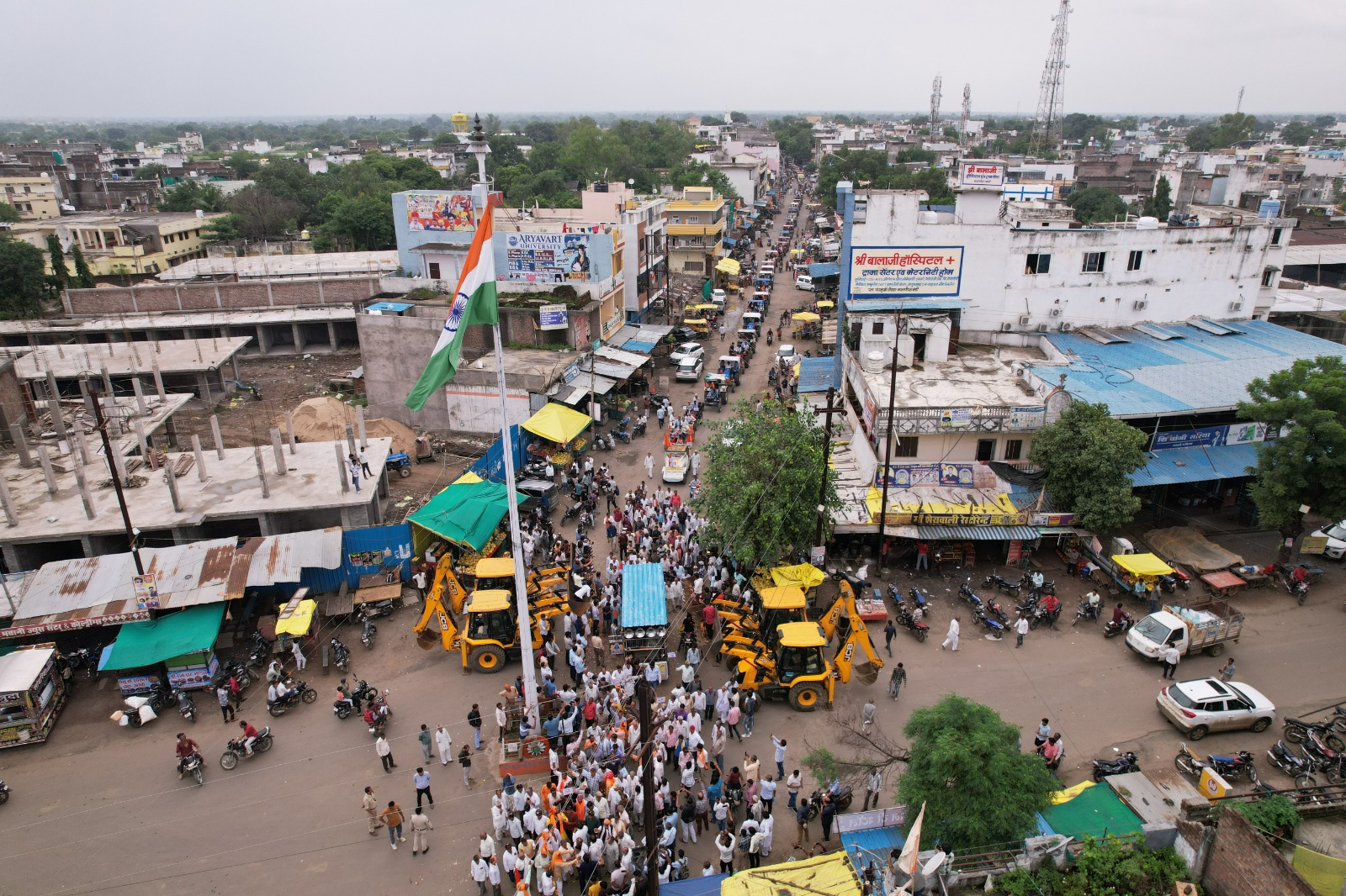 Huge farmer tractor rally organized under the aegis of Kalapipal in Shajapur