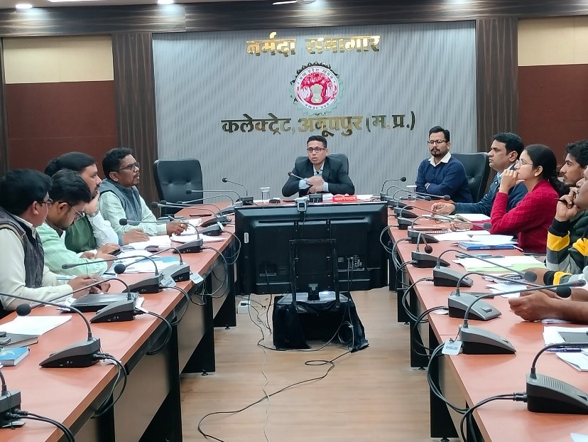 Officers should complete the construction works of urban bodies with interest-Collector