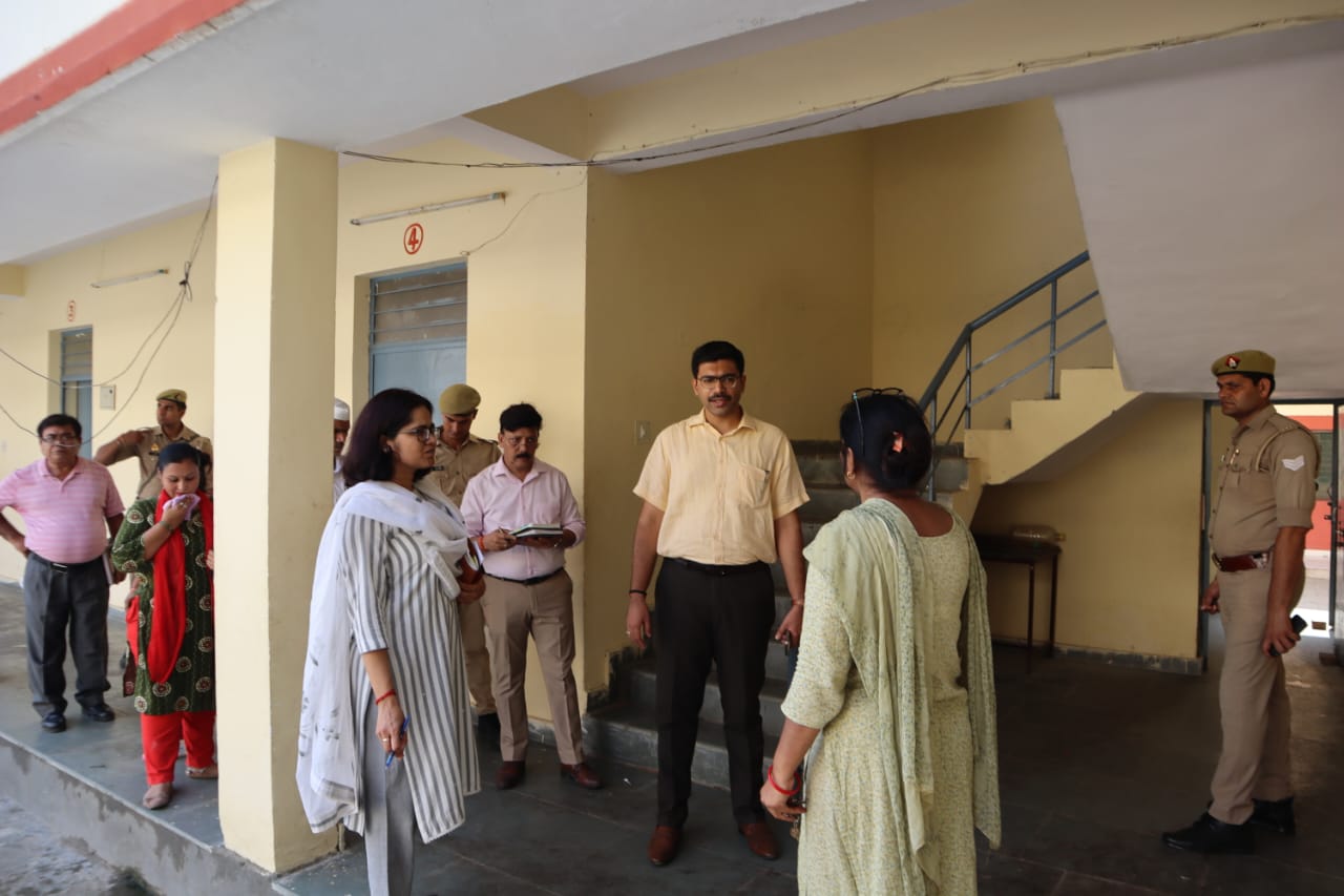 District Magistrate inspected Kasturba Gandhi Residential Girls School and Hostel