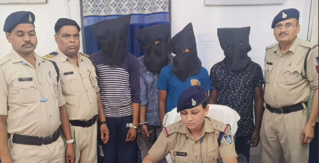 Katni GRP police arrested 4 accused of stone pelting robbery in Rewanchal