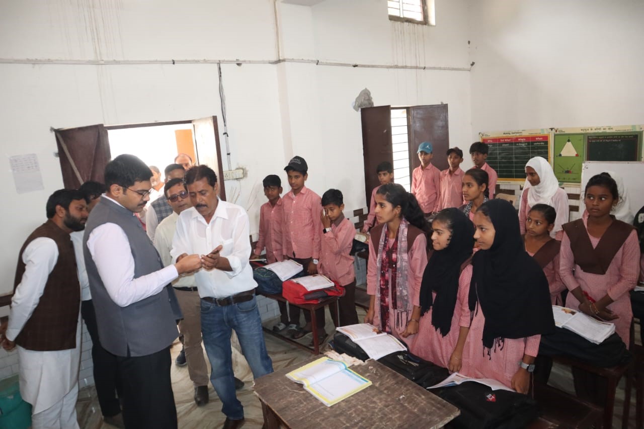 District Magistrate did a surprise inspection of Upper Primary School Tanshipur