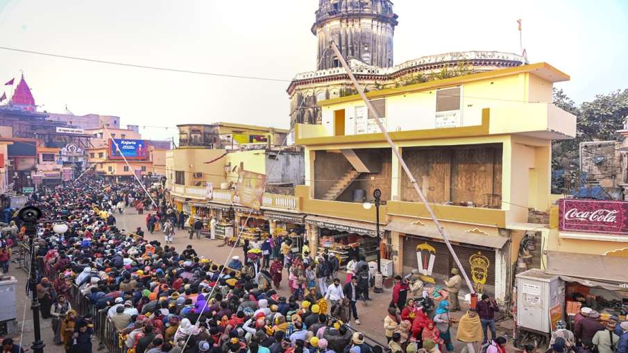 Crowd of devotees gathered in Ayodhya