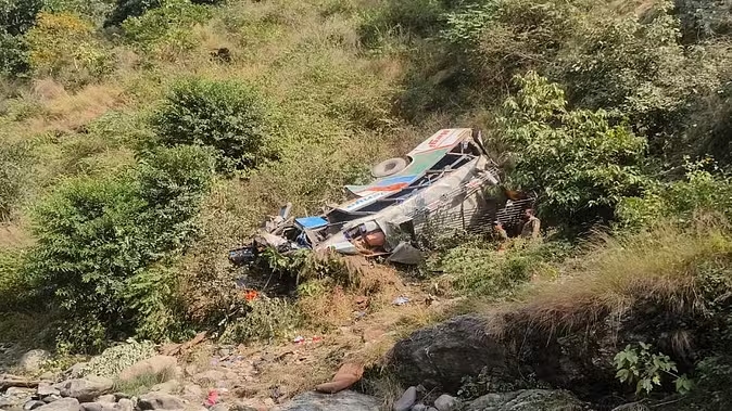 36 lives buried alive: 63 passengers were in a 42 seater bus