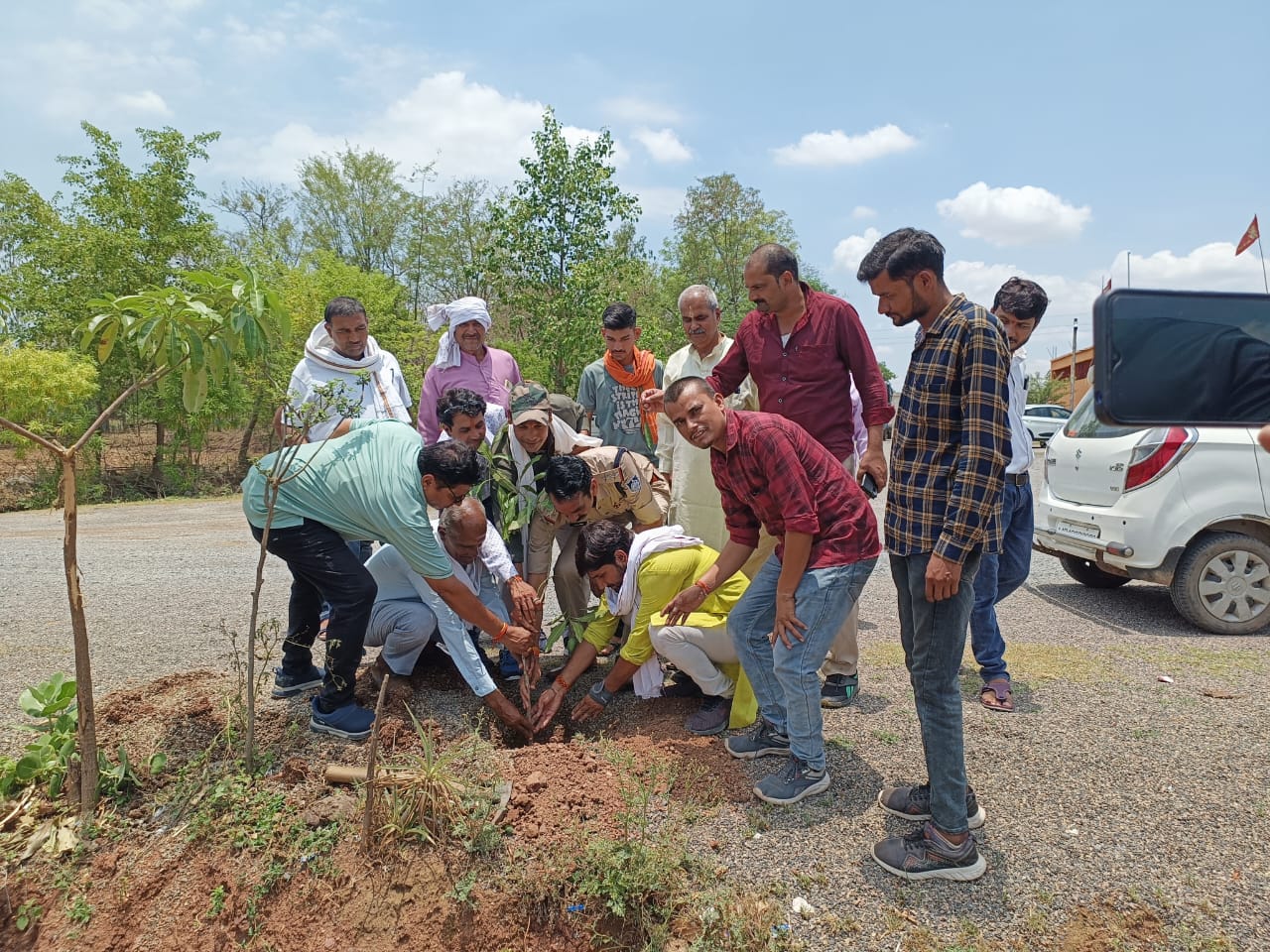 Intensive tree plantation was done in Kotar police station on the occasion of International Yoga Day