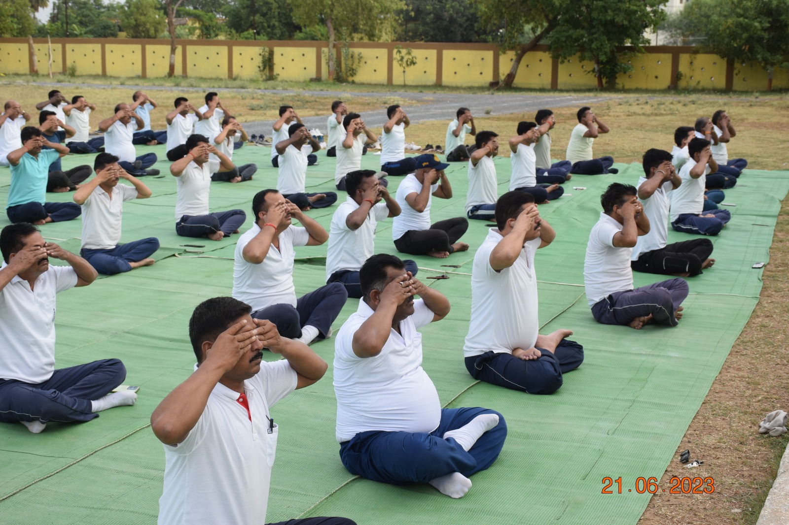 On the occasion of International Yoga Day, mass yoga exercise was held in Police Line Complex, Panna