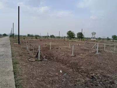 Notorious land mafia Sanjay's father Baburao Kekade, owner of fake company Vastuland Realtors Private Limited, cheated the farmers