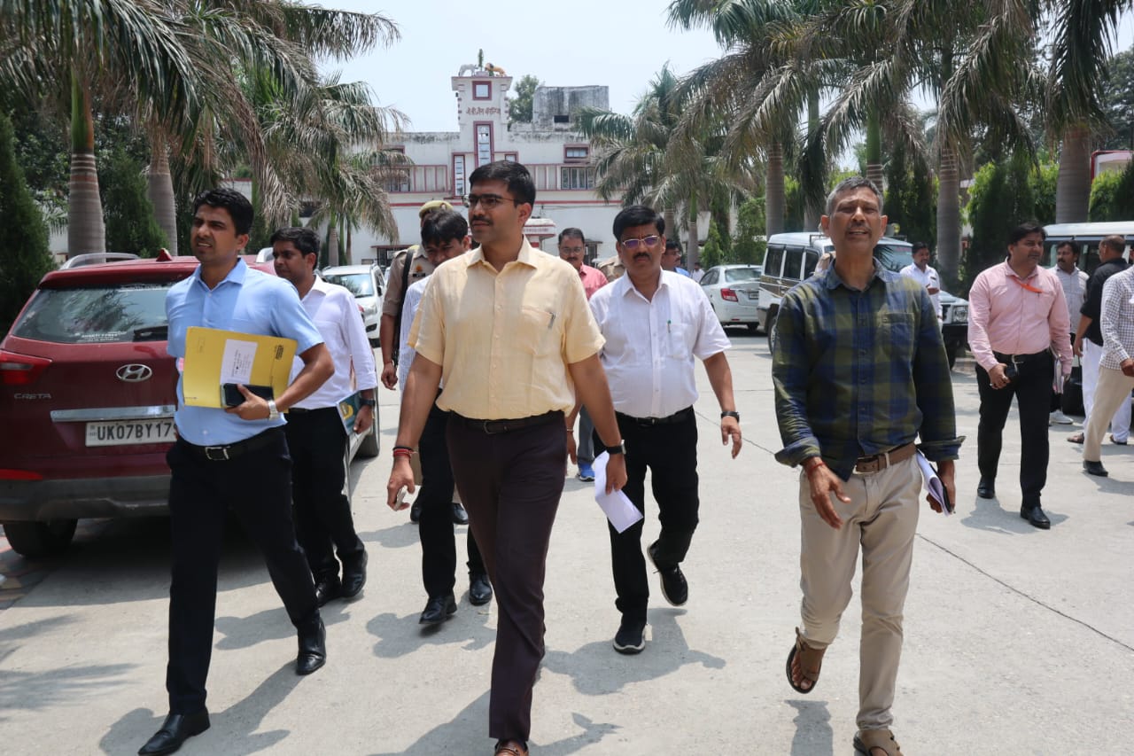 District Magistrate inspected the preparations being made in the Dhamola river and the affected areas in view of flood prevention