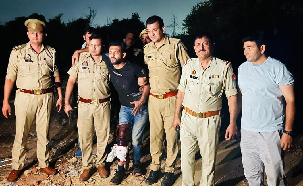 After an encounter with the police team, a wanted criminal in a robbery case was injured by a bullet, arrested