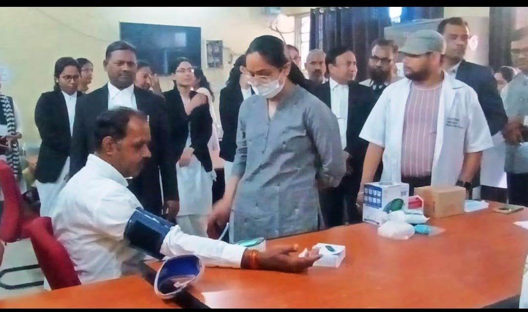 Free health checkup camp and TB eradication program organized in District Court premises in Damoh