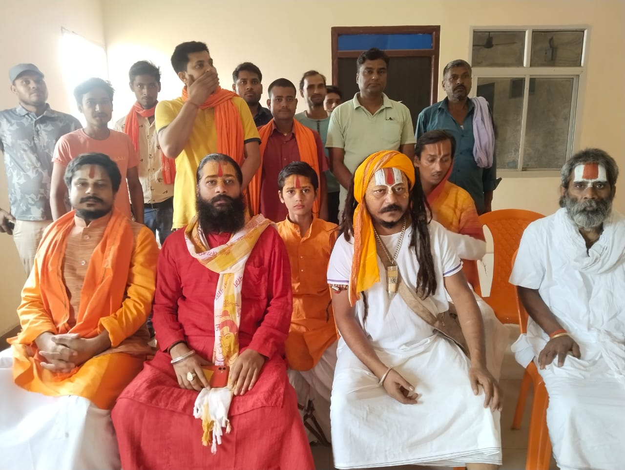 No politician is bigger than a sanyasi--- Ayodhya Mahant Abhishek Das Ji Maharaj