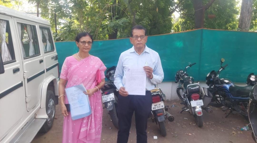 Chhattarpur's Dr. SK Chaurasia and his wife Dr. Lata Chaurasia are being defamed