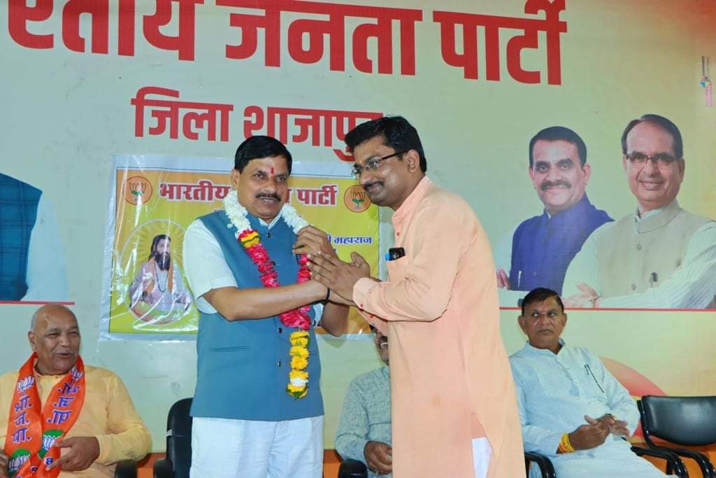 Higher Education Minister Mr. Mohan Yadav visited the BJP office, handed over the demand letter from the college