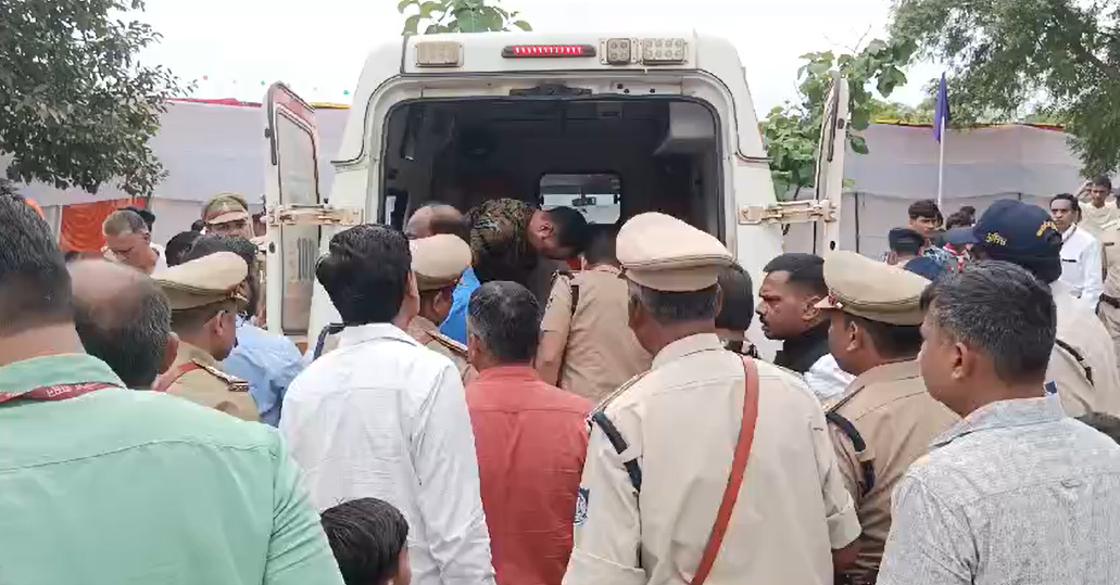 A SAF Jawan standing in the parade in Katni suddenly felt pain in his chest