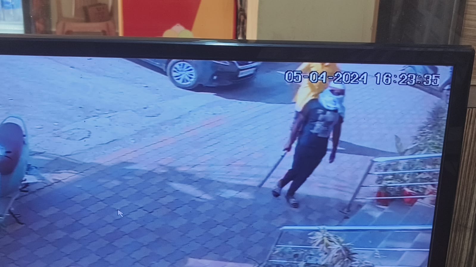 Two unknown youths attacked a young man in Katni