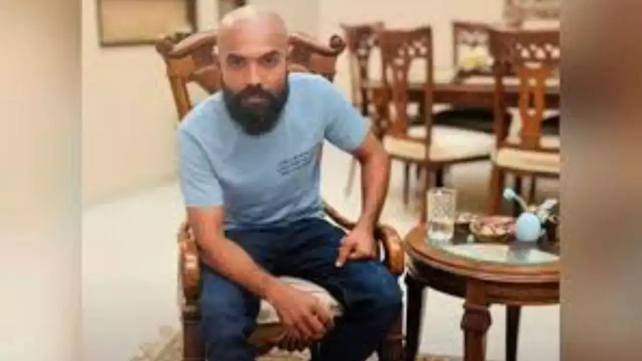 Pakistan Karachi's videologger Saad shot by security guard