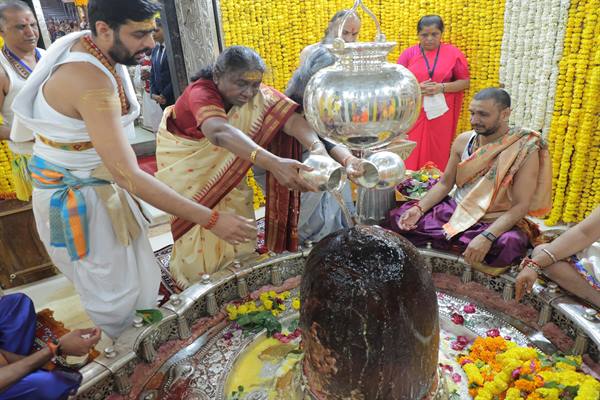 President Draupadi Murmu visited Baba Mahakal
