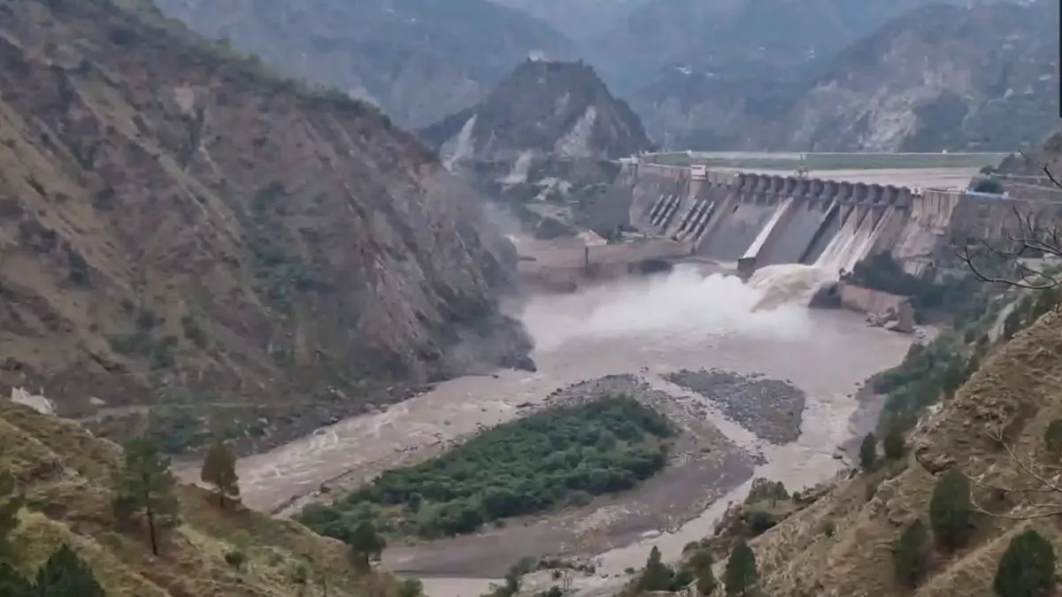 Many gates of Baglihar and Salal dam opened