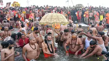 Devotees were blessed by taking Amrit Snan in Sangam on Basant Panchami festival
