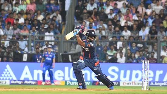 Target 215 runs- Mumbai Indians suffered the fourth setback