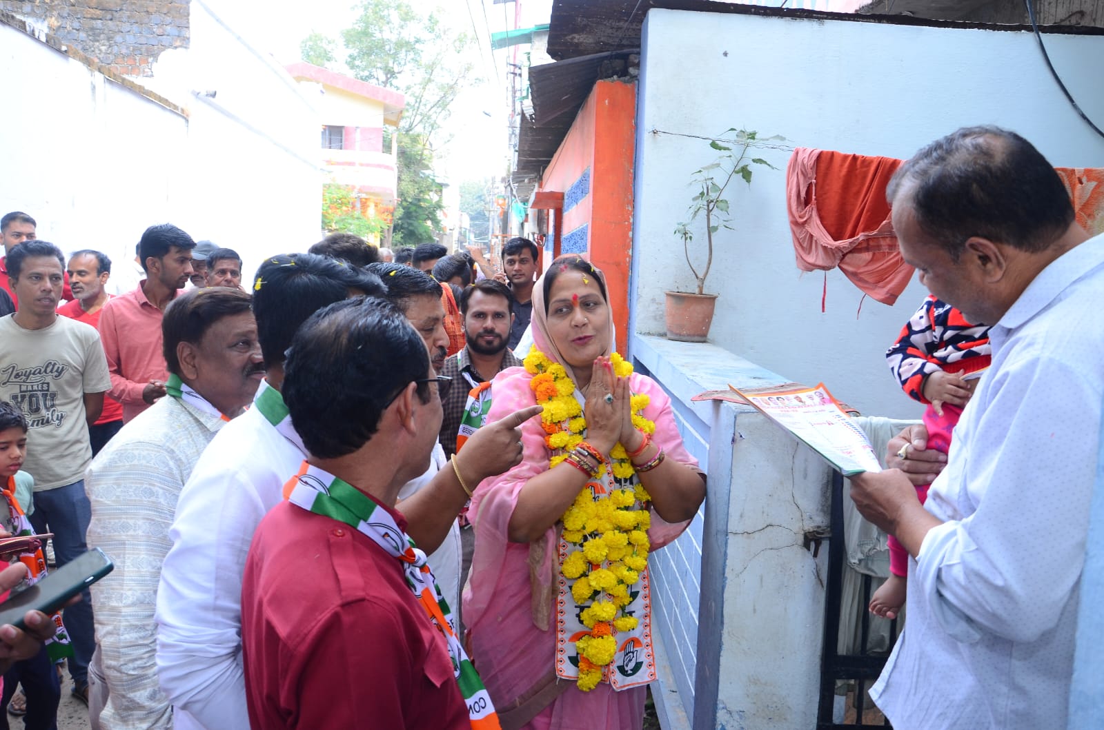 Public relations of Congress candidate Smt. Prabha Balmukund Singh Gautam continue