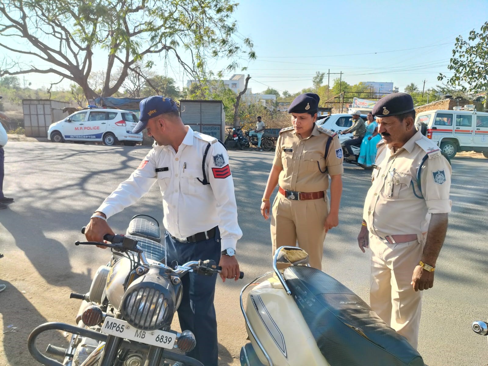 Keeping in view the festival of Holi, the traffic police started an intensive checking campaign