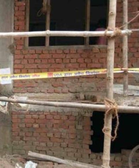 Construction of shops was being done by installing three shutters in an area of ​​20 square meters