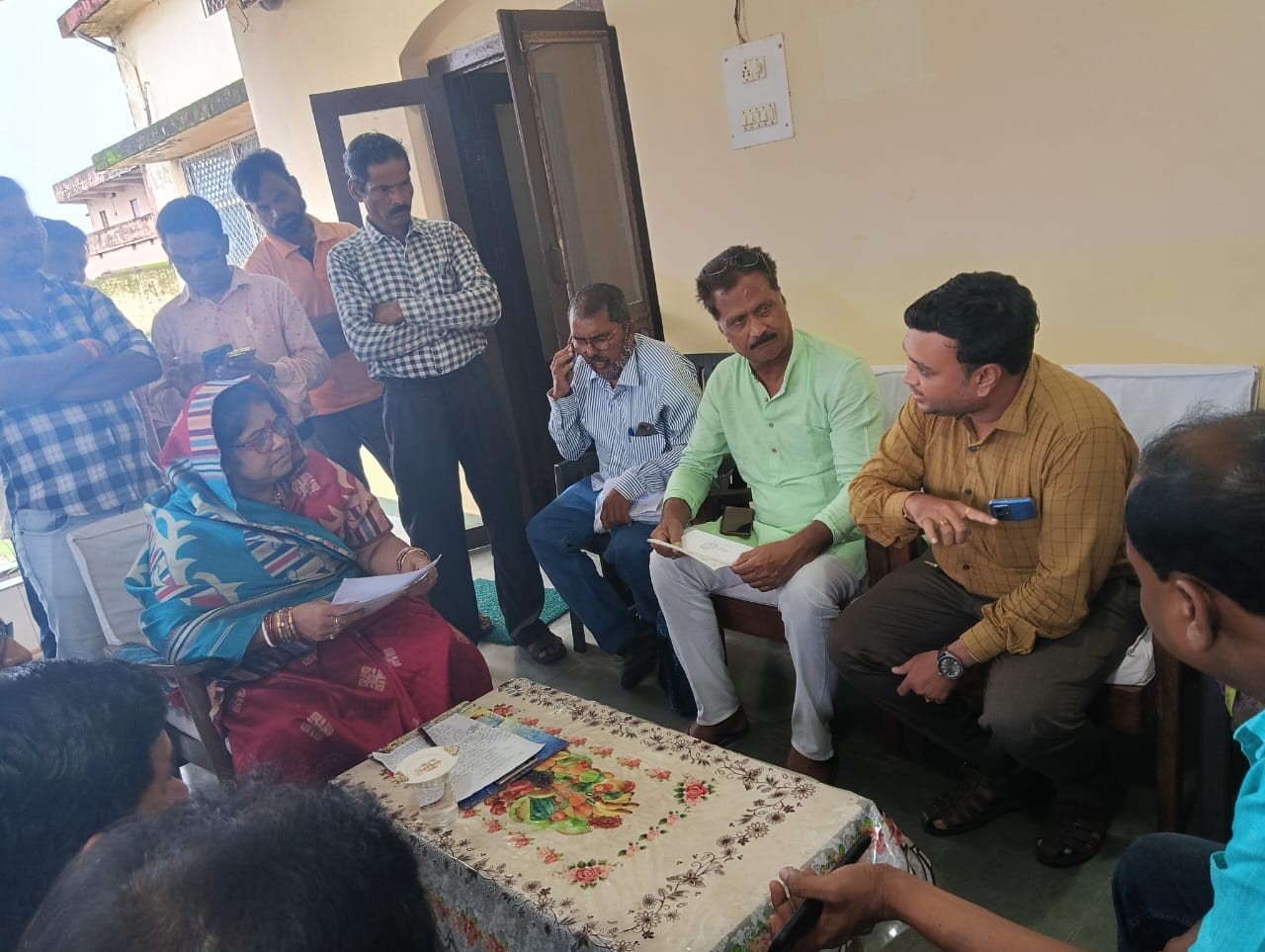 Balaghat MLA held a public hearing in Lalbarra, heard the problems and gave instructions for action