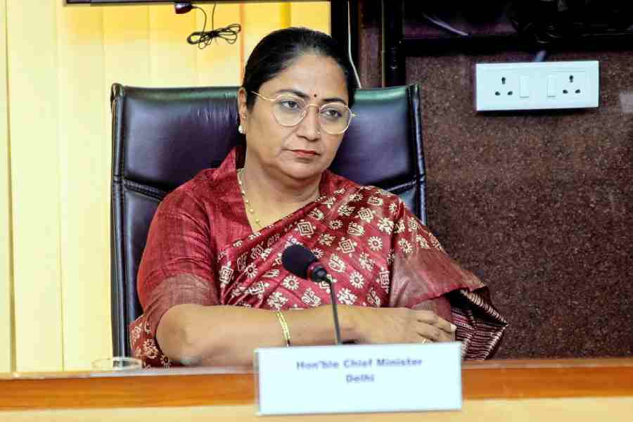 दिल्ली की CM रेखा गुप्ता पर हमला