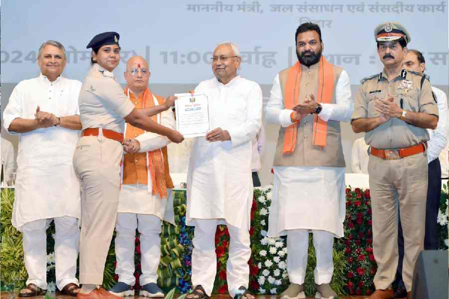 CM Nitish distributed 1239 new appointment letters for Bihar Police in a program organized at Bapu Auditorium located at Samrat Ashok Convention Center