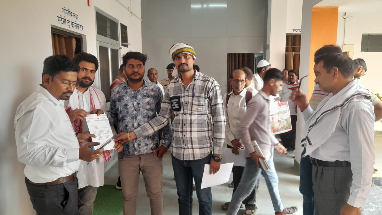 BJP Yuva Morcha opens front against illegal overloaded tracks