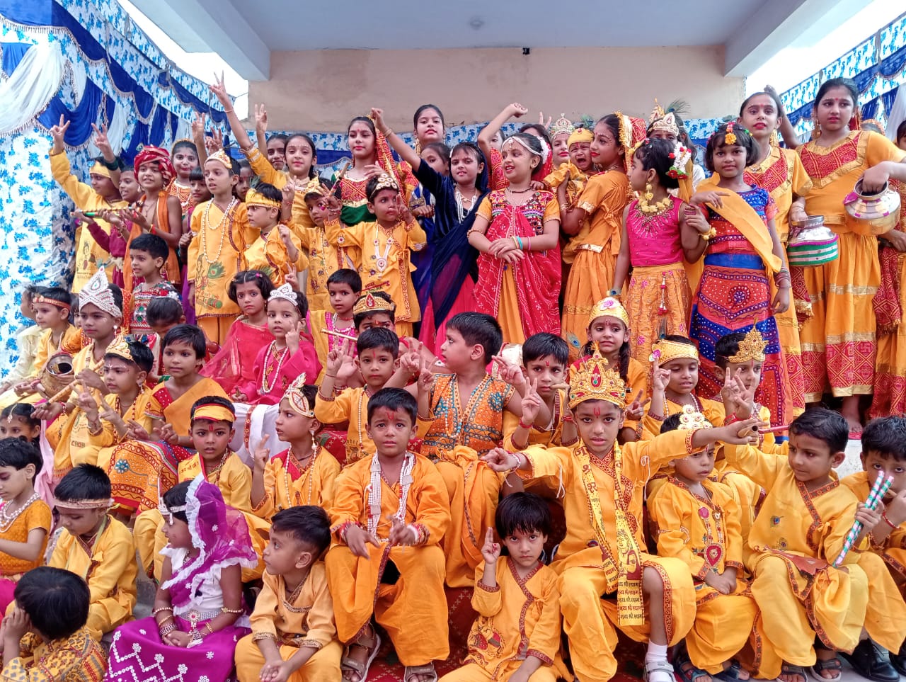 Lord Krishna's 5251st birth anniversary was celebrated with great pomp in both the institutions of Montfort School and PG Payas Inter College Gagalhadi