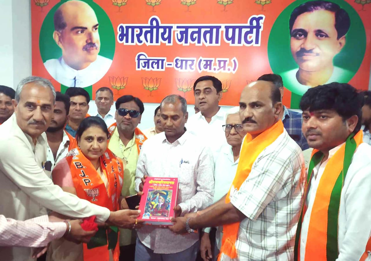 Dhamnod Municipal Council President Patidar welcomed in BJP office after joining BJP
