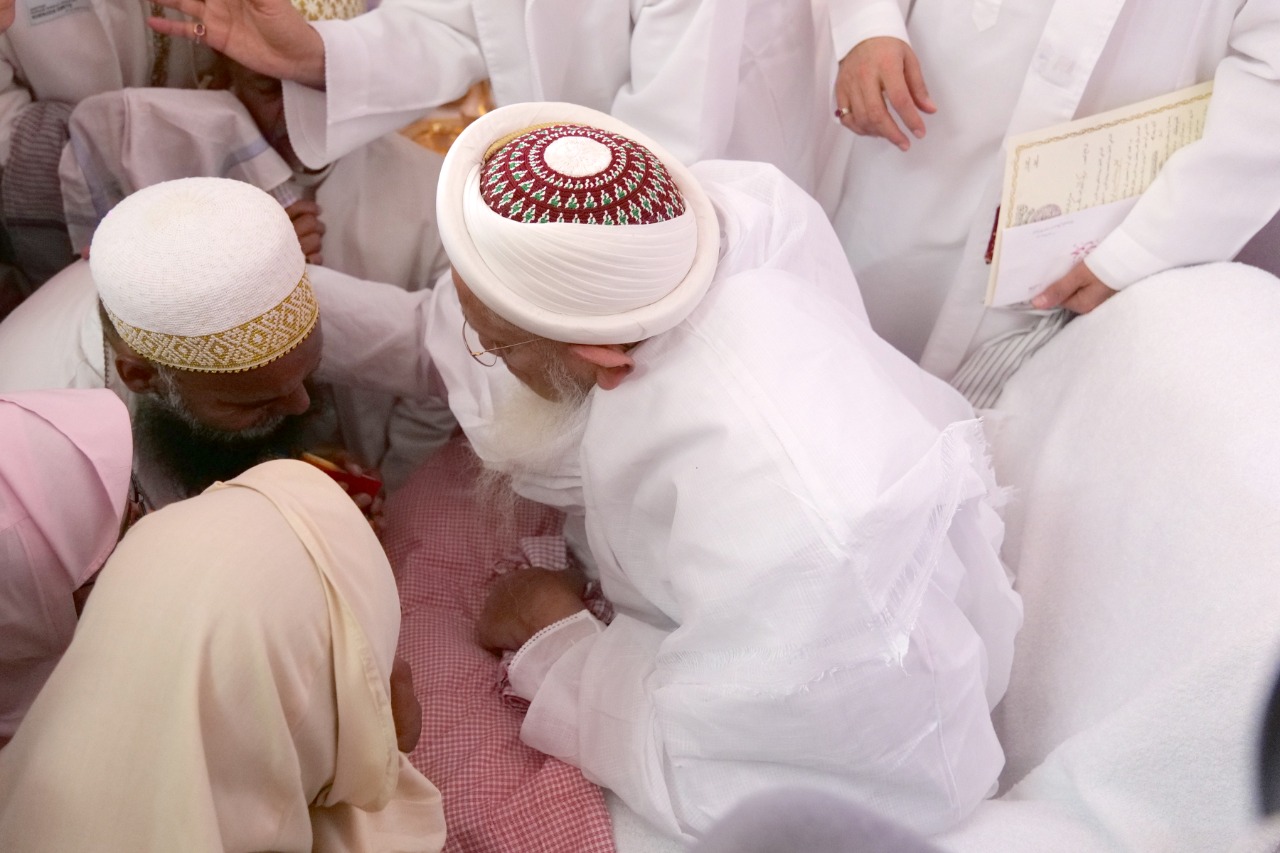 Syedna Mufaddal Saifuddin expressed condolences to the family of Major Mustafa