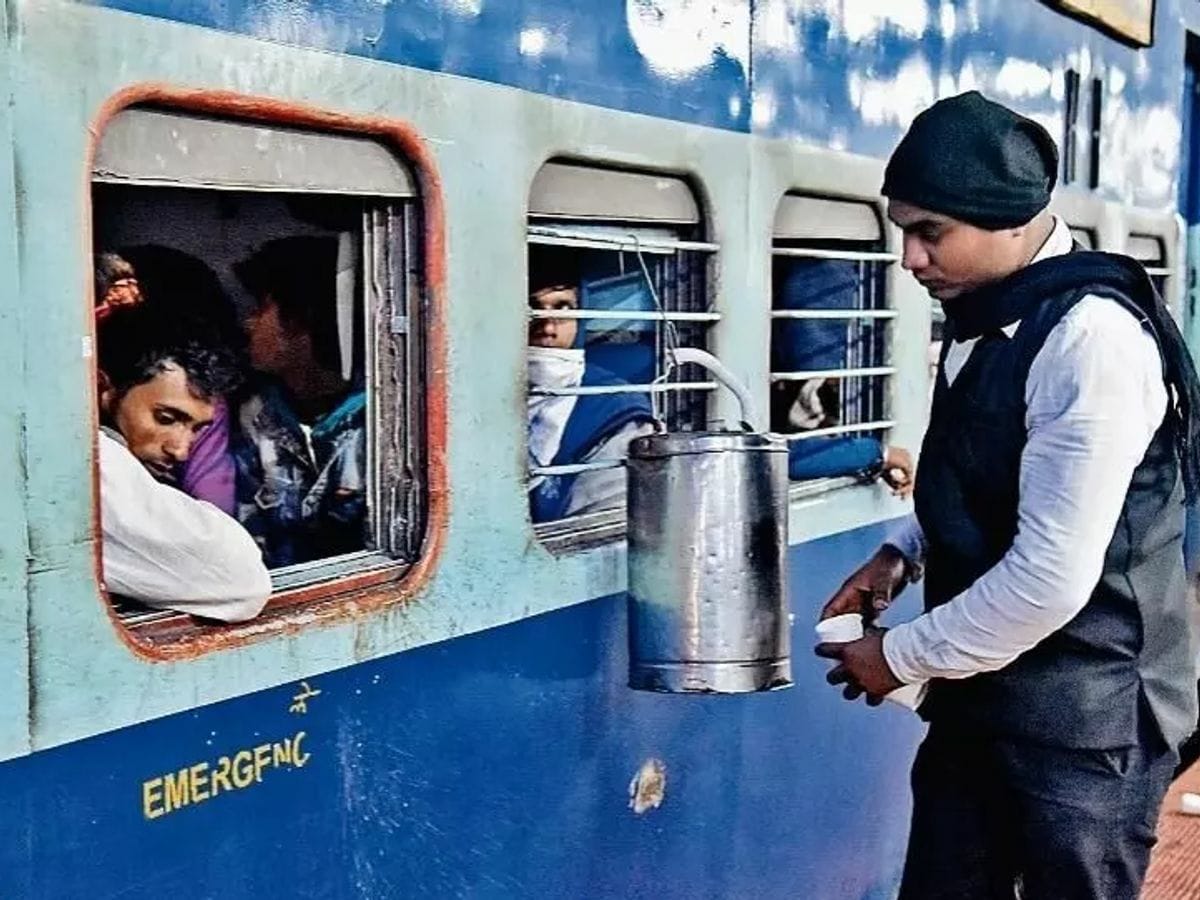 Railway administration bows down in front of two contractors, now Satna Junction is at the mercy of God...