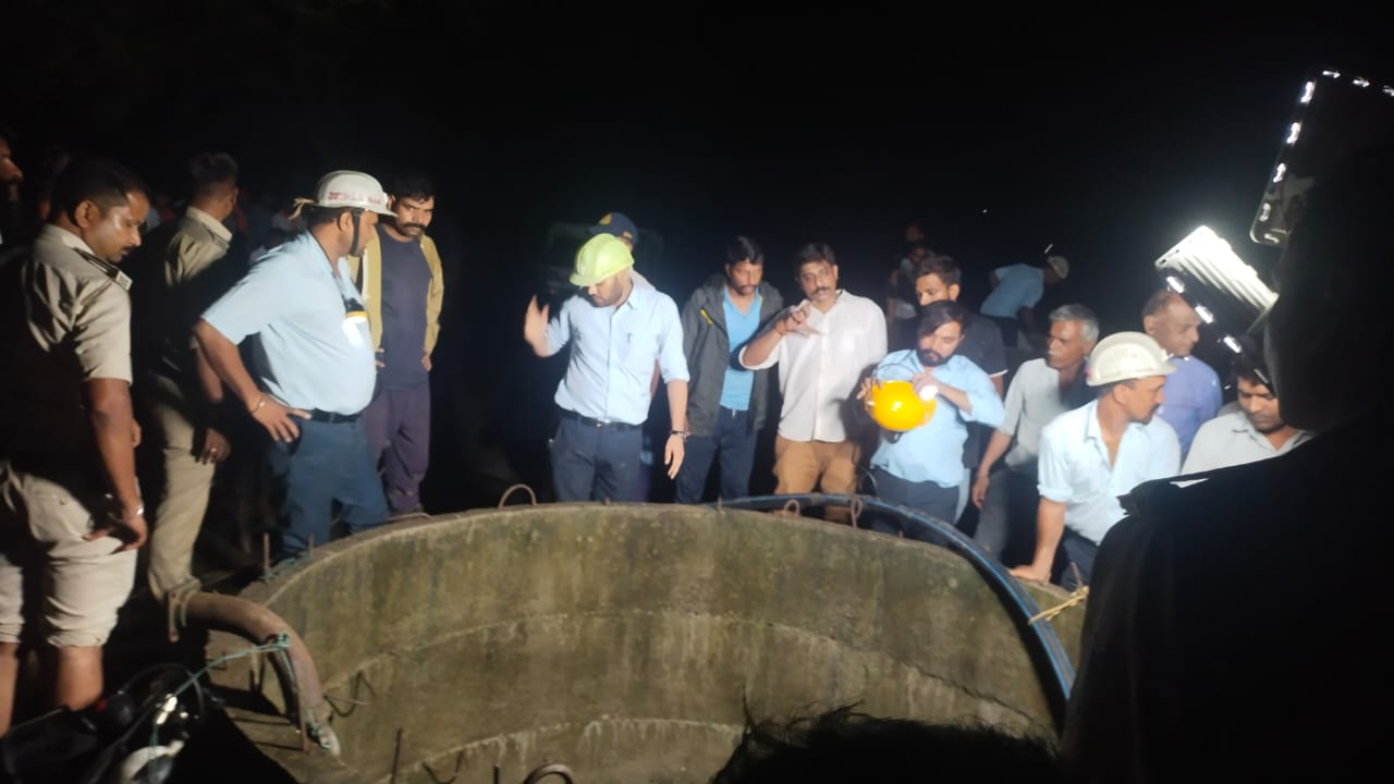 After a lot of hard work by the mines team, all the four bodies were taken out of the well at 2 am